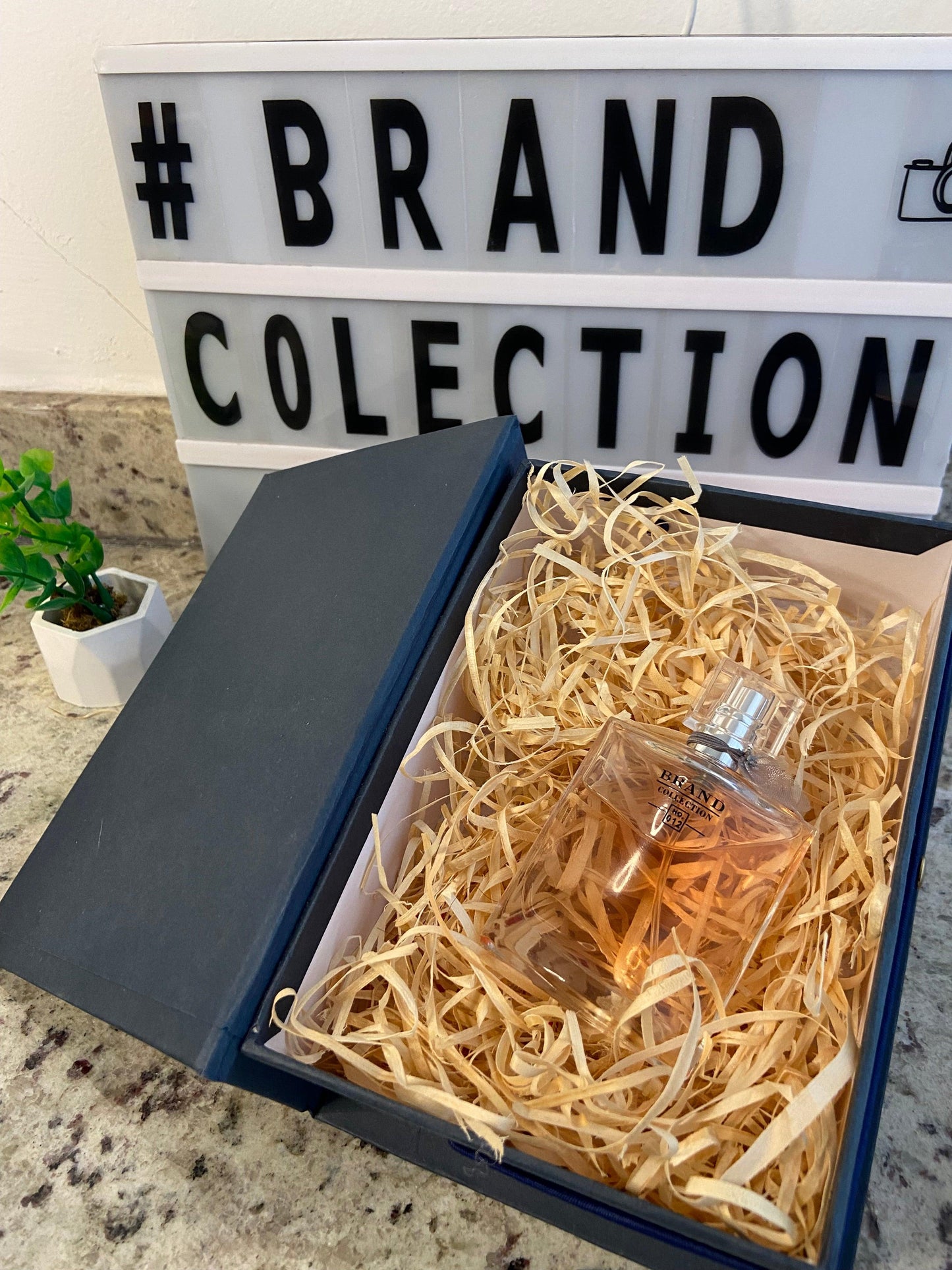 LA VIE EST BELLE BRAND COLLECTION 012